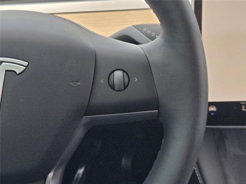 Used 2025 Tesla Model Y Long Range AWD/4WD image 26