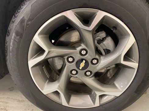 Used 2025 Chevrolet Trax LT FWD image 24
