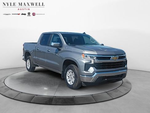 Used 2025 Chevrolet Silverado 1500 LT image 2
