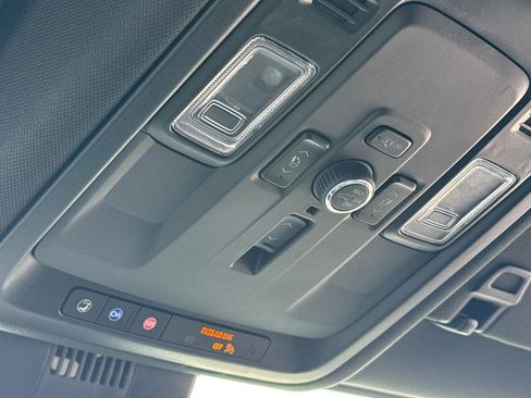 Used 2025 Chevrolet Suburban Premier image 24