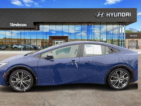 Used 2025 Toyota Prius XLE FWD image 4