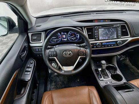 Used 2018 Toyota Highlander Limited Platinum AWD/4WD image 24