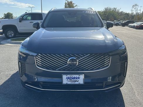 Used 2025 Volvo XC90 B6 Plus image 3