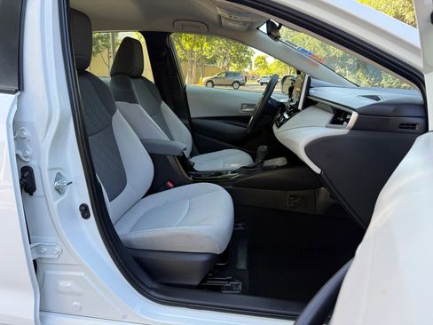 Used 2021 Toyota Corolla LE FWD image 17