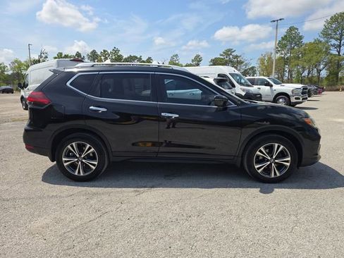 Used 2019 Nissan Rogue SV w/ Premium Package image 3