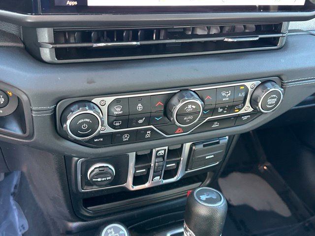 Used 2024 Jeep Wrangler Unlimited Sahara w/ Technology Group AWD/4WD image 6