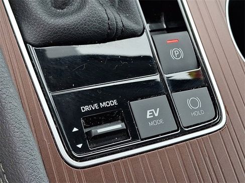 Used 2024 Toyota Sienna XLE image 26