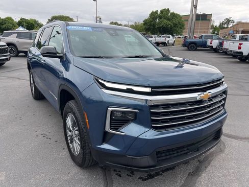 Used 2026 Chevrolet Traverse LT w/ Driver Confidence Package AWD/4WD image 5