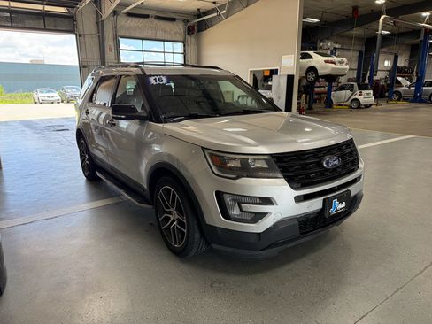 Used 2016 Ford Explorer Sport w/ Equipment Group 401A AWD/4WD image 4