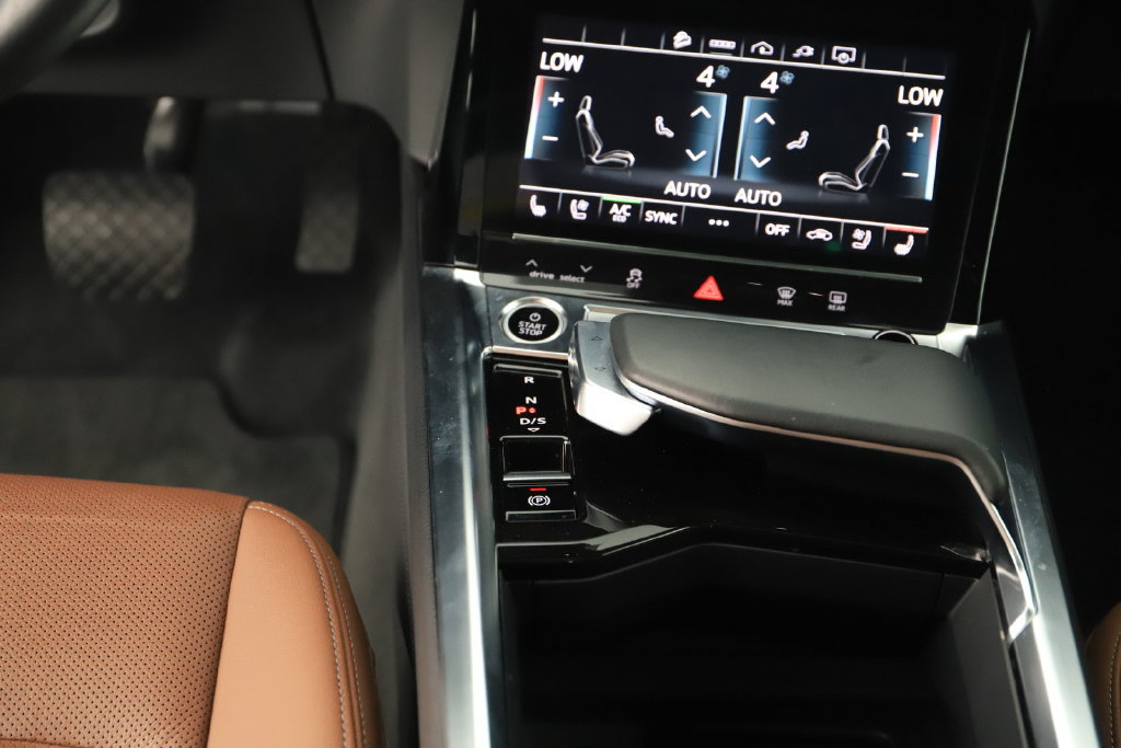 Used 2024 Audi Q8 e-tron Premium Plus AWD/4WD image 21