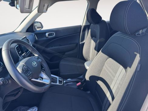 Certified 2025 Hyundai Venue SEL image 10
