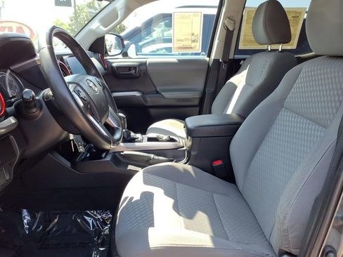Used 2022 Toyota Tacoma SR5 RWD image 7