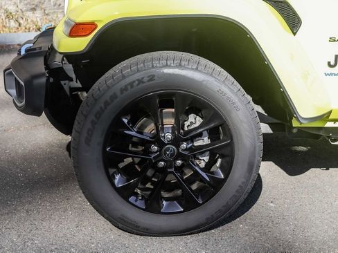 Used 2024 Jeep Wrangler Unlimited Sahara image 12