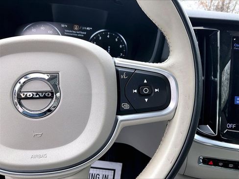 Used 2022 Volvo S60 B5 Momentum w/ Climate Package FWD image 17