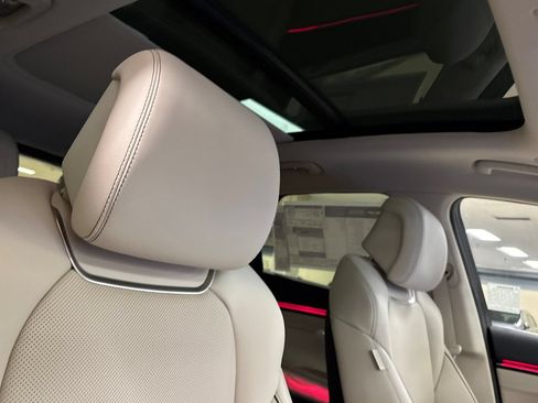 New 2026 Genesis GV70 2.5T Advanced AWD/4WD image 18