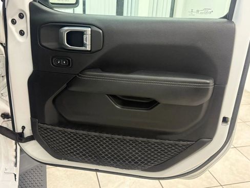 Used 2023 Jeep Wrangler Unlimited Sahara w/ Cold Weather Group image 21