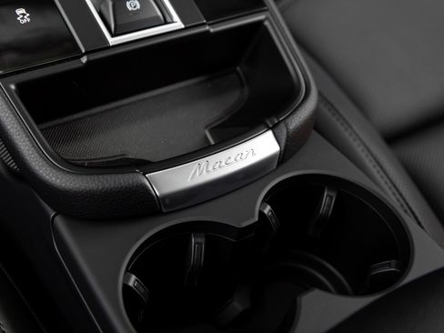 Certified 2026 Porsche Macan AWD/4WD image 27