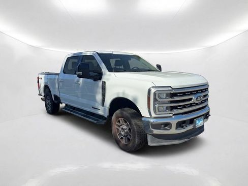 Used 2025 Ford F250 Lariat AWD/4WD image 3