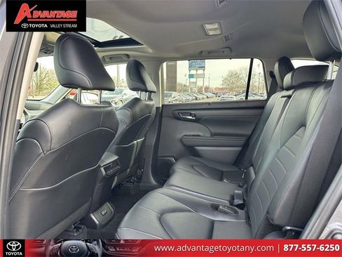 Used 2025 Toyota Highlander XLE image 13