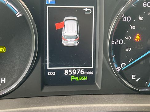 Used 2016 Toyota RAV4 Limited image 12