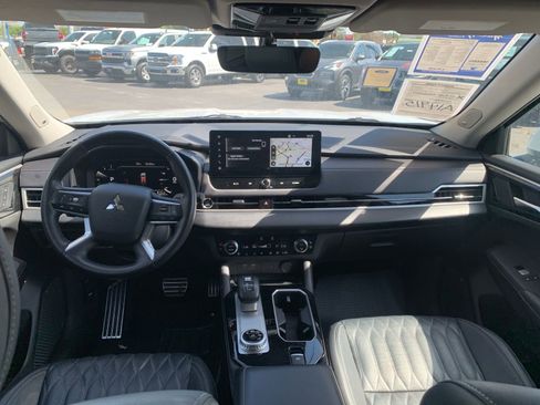 Used 2025 Mitsubishi Outlander SEL FWD image 6