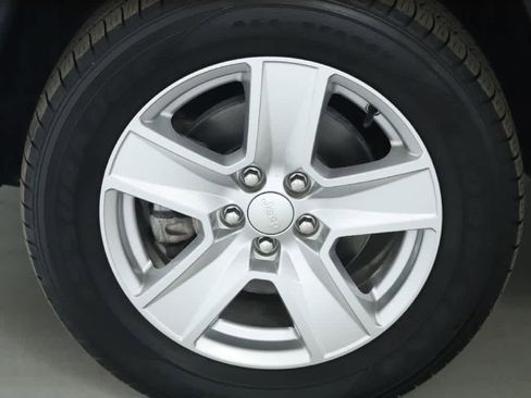 Used 2022 Jeep Compass Latitude w/ Sun and Sound Group image 38