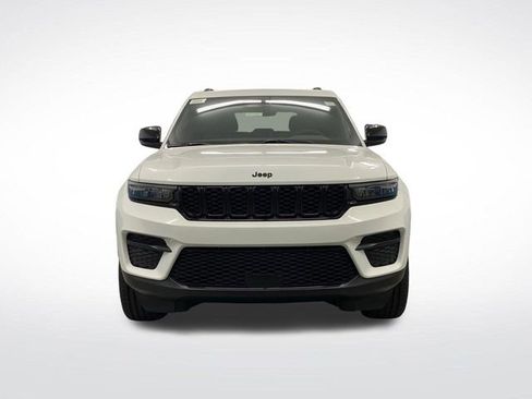 New 2025 Jeep Grand Cherokee Altitude image 11