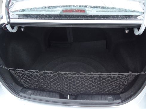 Used 2010 Hyundai Elantra GLS FWD image 26
