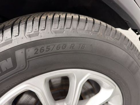 Used 2021 Jeep Grand Cherokee Laredo image 16