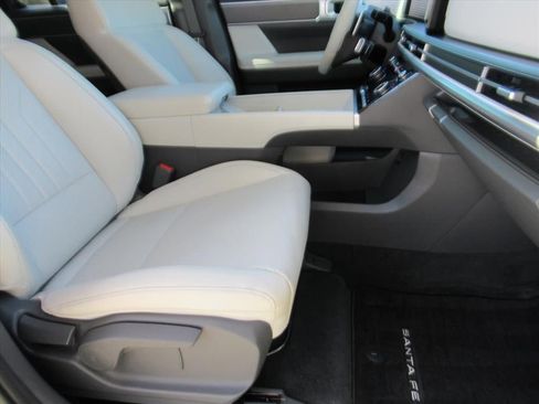 Used 2025 Hyundai Santa Fe SEL image 9