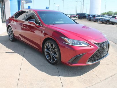 Used 2019 Lexus ES 350 F Sport w/ Accessory Package 2