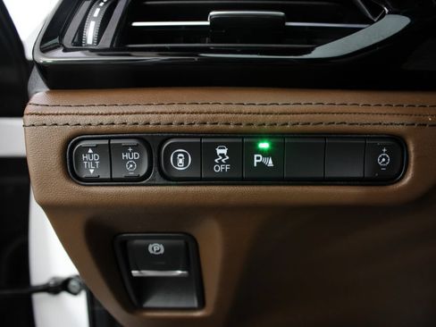 Used 2025 Acura MDX SH-AWD w/ Advance Package image 8