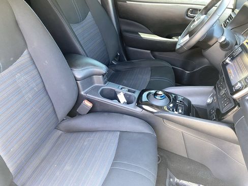 Used 2019 Nissan Leaf SV w/ SV Technology Package FWD image 11