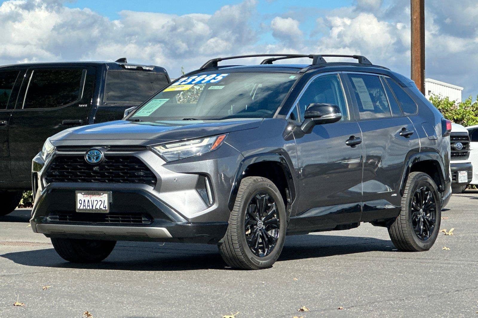 Used 2022 Toyota RAV4 XSE AWD/4WD image 7