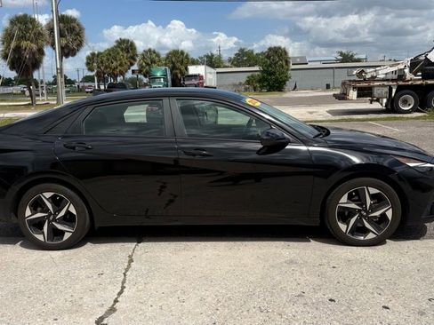 Used 2023 Hyundai Elantra SEL w/ Convenience Package image 2