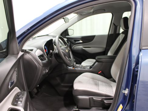 Used 2024 Chevrolet Equinox LS FWD image 3