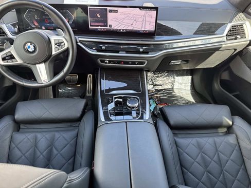 Used 2025 BMW X7 xDrive40i w/ M Sport Package image 16
