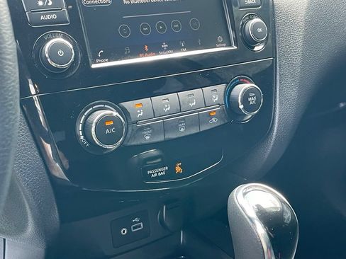 Used 2022 Nissan Rogue Sport S FWD image 16