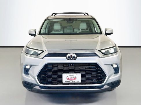 Used 2024 Toyota Grand Highlander AWD image 2