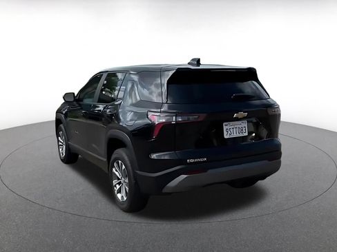Used 2025 Chevrolet Equinox LT FWD image 9