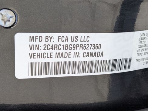 Used 2023 Chrysler Pacifica Touring-L FWD image 37