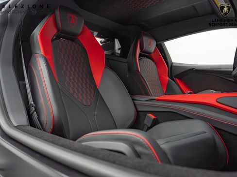 Used 2024 Lamborghini Revuelto image 29