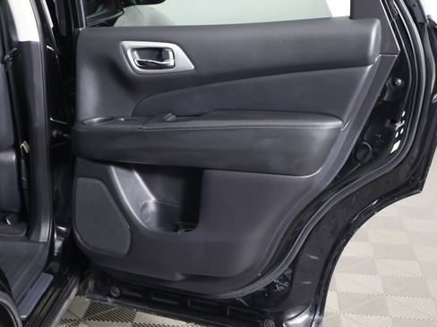 Used 2020 Nissan Pathfinder S image 22