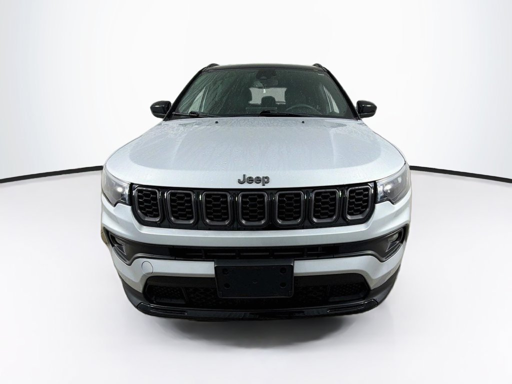 Used 2024 Jeep Compass Latitude w/ Convenience Group AWD/4WD image 2