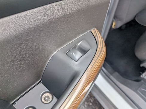 Used 2018 GMC Acadia SLE image 11