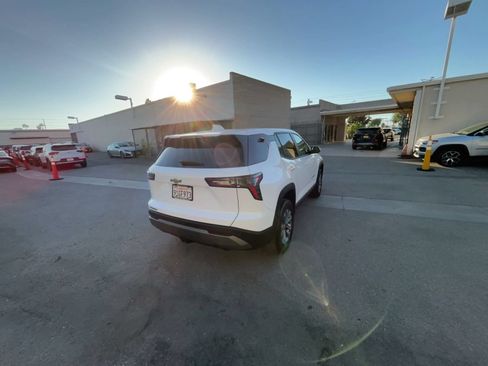 Used 2025 Chevrolet Equinox LT FWD image 13
