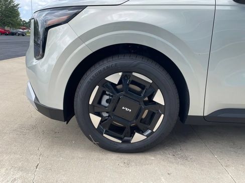 New 2027 Kia Carnival EX FWD image 16