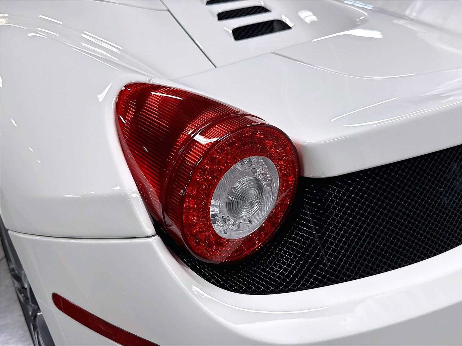 Used 2015 Ferrari 458 Spider RWD image 31