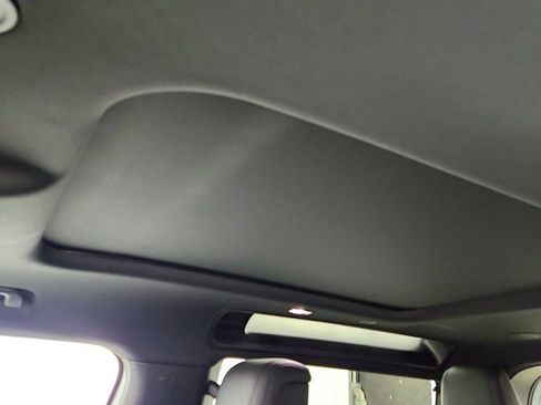 Used 2022 Land Rover Defender 90 X-Dynamic HSE image 10