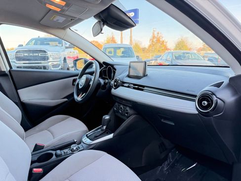 Used 2020 Toyota Yaris LE image 16